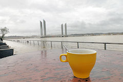 Un bon café pendant les crues de la Garonne  à Bordeaux -  photo 33-bordeaux.com