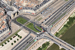 Bordeaux vue aérienne de la porte de Bourgogne et des quais | Photo Bernard Tocheport