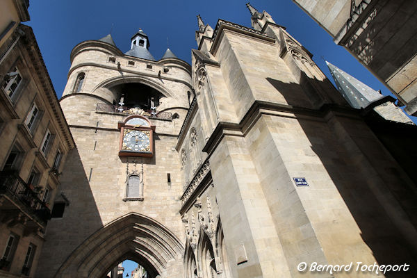 Bordeaux la Grosse Cloche et l église Saint Eloi Photo Bernard Tocheport