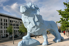 Bordeaux place Stalingrad : le lion bleu de Xavier Veilhan