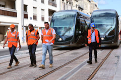 Bordeaux techniciens précédant l'arrivée des 2 premières rames ligne D | Photo Bernard Tocheport