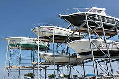 Arcachon - parking à bateaux à étages au port de plaisance