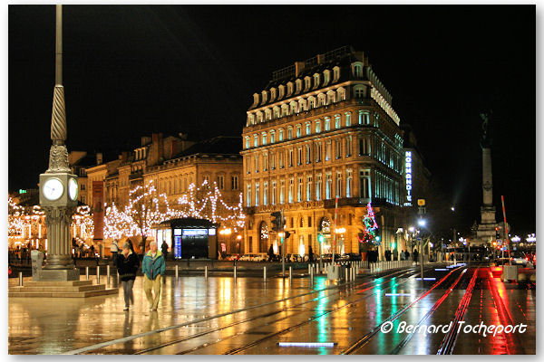 Bordeaux la nuit place de la Comédie et allées de Tourny | Photo Bernard Tocheport