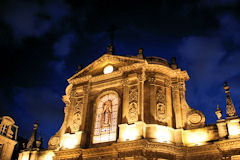 Bordeaux la façade de l'église Notre Dame la nuit | Photo Bernard Tocheport