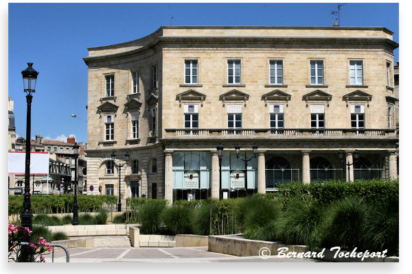 Allées de Tourny : façade immeuble donnant sur la place Tourny | 33-bordeaux.com