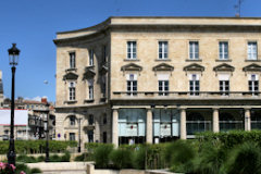Allées de Tourny : façade immeuble donnant sur la place Tourny | 33-bordeaux.com