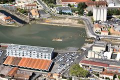 Photo aérienne des Bassins à flot avant leur reconstruction -  photo 33-bordeaux.com