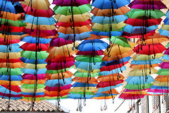 Animation ciel de parapluies Promenade Sainte Catherine | Photo Bernard Tocheport