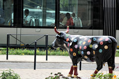 Cow Parade Bordeaux : vache So Wine, cours Xavier Arnozan