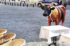 Cow Parade Bordeaux : vache Txumina, place du Chapelet