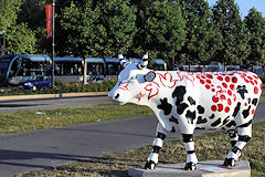 Cow Parade de Bordeaux : Bacchus Cow, quai Louis XVIII
