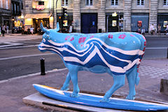 Cow Parade de Bordeaux : Belharra, place Gambetta