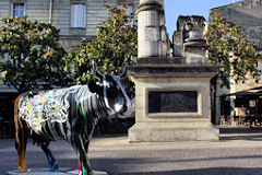 Cow Parade de Bordeaux : Cow Graffiti, place Camille Julian