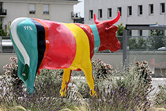 Cow Parade de Bordeaux : vache pourcent, place Ravezies
