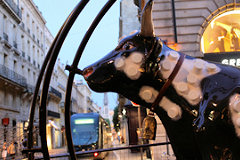 Cow Parade de Bordeaux : vache Classicow' I Music, cours de l'Intendance