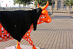 Cow Parade de Bordeaux : Cow Lait Oeufs place Jean Jaurès