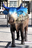 Cow Parade de Bordeaux : vache la Laitière de la Benauge, place Stalingrad