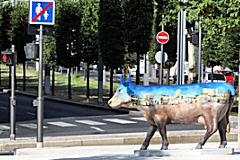 Cow Parade de Bordeaux : vache la Laitière de la Benauge, place Stalingrad