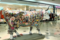 Cow Parade de Bordeaux : vache la Christolyna, centre commercial Saint Christoly