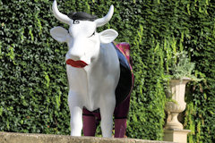 Cow Parade de Bordeaux : La vache la femme du Toréro, Jardin Public