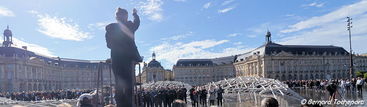 Bordeaux FAB 2024 Choeur de l'Opéra de Bordeaux face à la place de la Bourse | Photo Bernard Tocheport