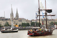 Bordeaux un public nombreux pour le départ des voiliers | Photo Bernard Tocheport