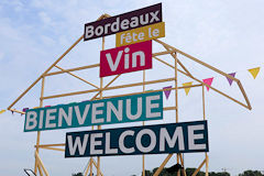 Totem Welcome Bordeaux Fête le Vin 2024 | Photo Bernard Tocheport
