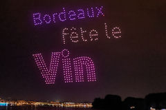 Bordeaux Fête le Vin -  spectacle drones sur la Garonne | photo Bernard Tocheport