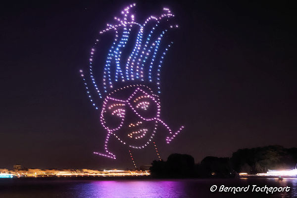 Drones : Logo Bordeaux Fête le Vin dans le ciel | photo Bernard Tocheport