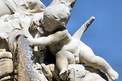 Chérubin gouttant le raisin : fontaine Burdigala à Bordeaux | Photo Bernard Tocheport