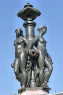 Deux des 3 Grâces de la fontaine place de la bourse | Photo 33-bordeaux.com