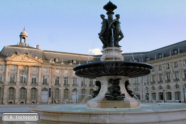 Fontaine des 3 Grâces et façades de la Bourse | Photo 33-bordeaux.com