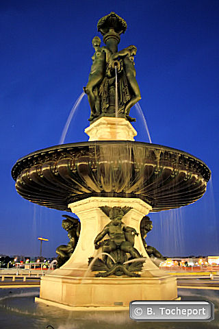 La Fontaine des 3 Grâces à l'heure bleue | Photo 33-bordeaux.com