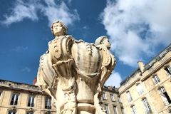 Fontaine et façades de la place du parlement à Bordeaux | Photo Bernard Tocheport