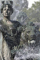 Fontaine des Girondins de Bordeaux lion et personnage de la République | Photo Bernard Tocheport
