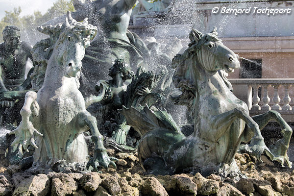 Ruade des chevaux marins fontaine des Girondins de Bordeaux | Photo Bernard Tocheport