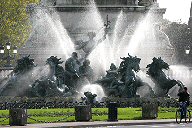 Jets d'eau et bassin du triomphe de la concorde fontaine des Girondins | Photo Bernard Tocheport