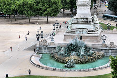 Bordeaux vue d'ensemble de la fontaine et du monument aux Girondins place des Quinconces | Photo Bernard Tocheport