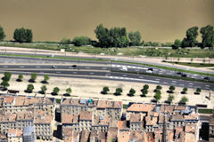 Vue aérienne du quai des Salinières et de la fontaine de la Grave | Photo Bernard Tocheport