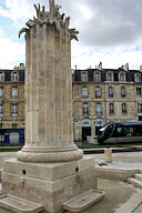 Colonne de la fontaine de la Grave ou des Salinières | Photo  33-bordeaux.com