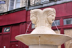 Fontaine Retour d'Egypte en eau cours Victor Hugo à Bordeaux | Photo 33-bordeaux.com