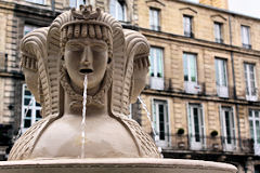 Uræus et némès pour la fontaine Retour d'Egypte du cours Victor Hugo à Bordeaux | Photo Bernard Tocheport