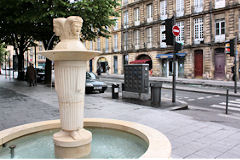 Le cours Victor Hugo de Bordeaux et sa fontaine Retour d'Egypte | Photo 33-bordeaux.com