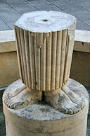 Les pieds sales de ce qui n'est plus une fontaine | Photo 33-bordeaux.com