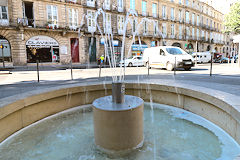 Bordeaux les vestiges de la fontaine du cours Victor Hugo | Photo 33-bordeaux.com
