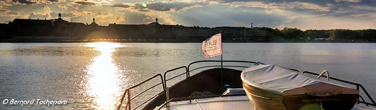 Bordeaux bateau Marco Polo et coucher de soleil sur la Garonne | Photo Bernard Tocheport