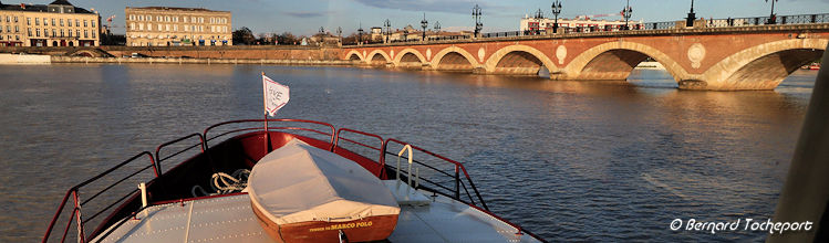 Bordeaux bateau Marco Polo et pont de pierre | Photo Bernard Tocheport