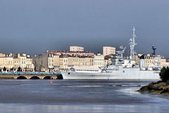 Bordeaux le croiseur COLBERT et la façade des quais -  photo 33-bordeaux.com
