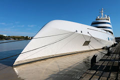 Yacht A design Philippe Starck en escale à Bordeaux | Photo 33-bordeaux.com
