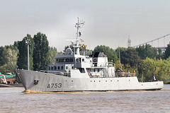 Navire militaire A753 Chacal arrivant à Bordeaux | Photo 33-bordeaux.com